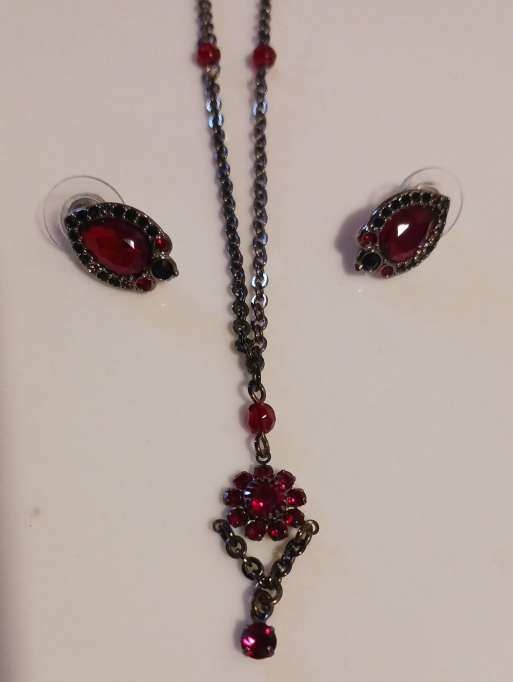 Beautiful! Vintage Look Red Crystal Pendant Necklace and Earrings Set